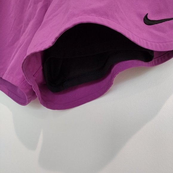 NIKE Women's Dri-fit magenta shorts, size M - Picture 5 of 8